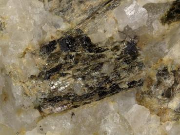 Potassic-ferro-ferri-taramit